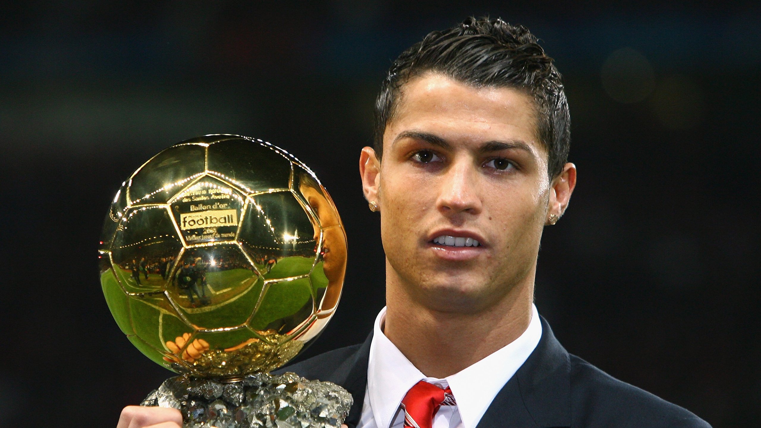 阿里桑·武阿扎里受伤，非洲球星缺席重要比赛